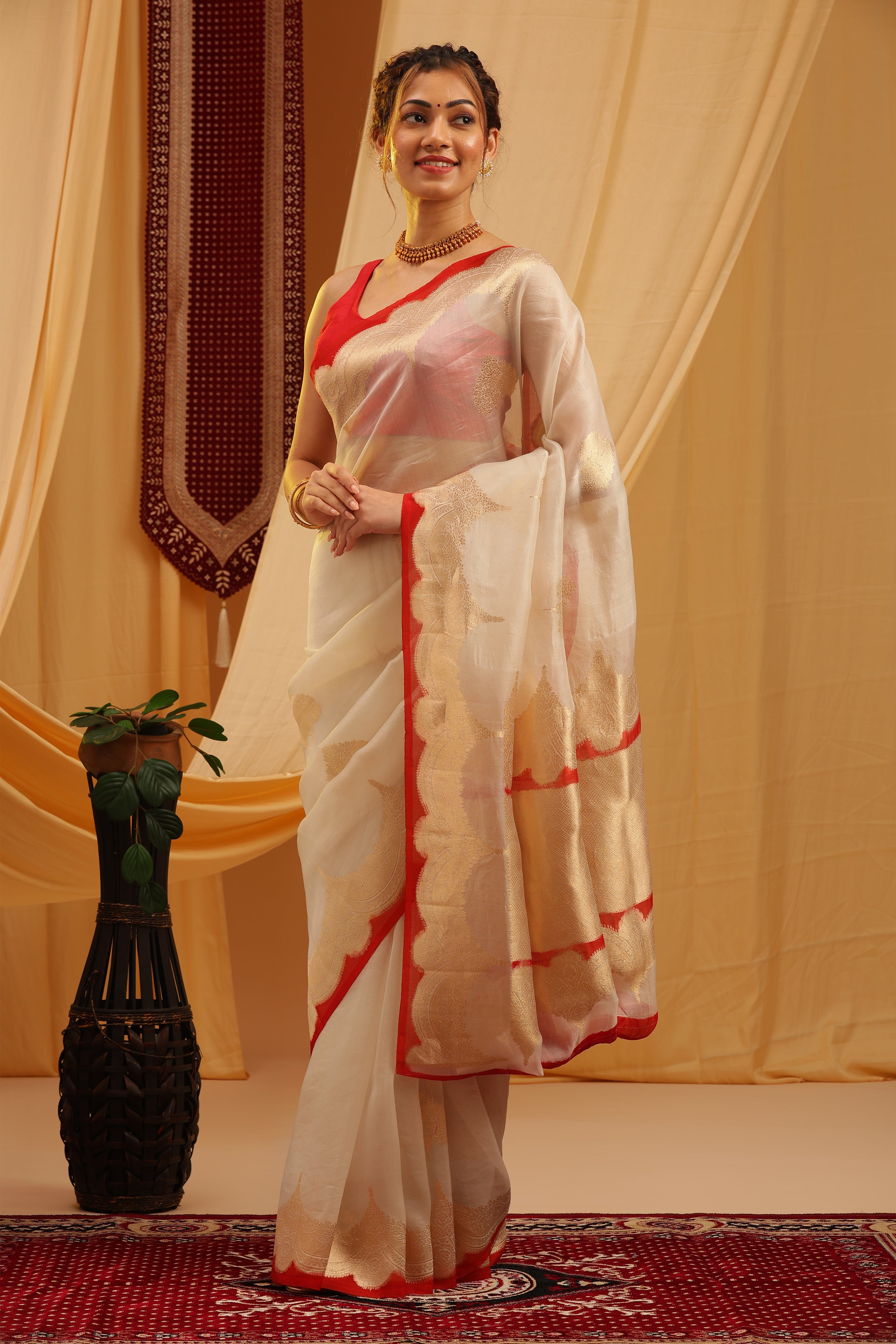 Pure silk banarasi organza kadhua Meena butti - Ivory Red & White