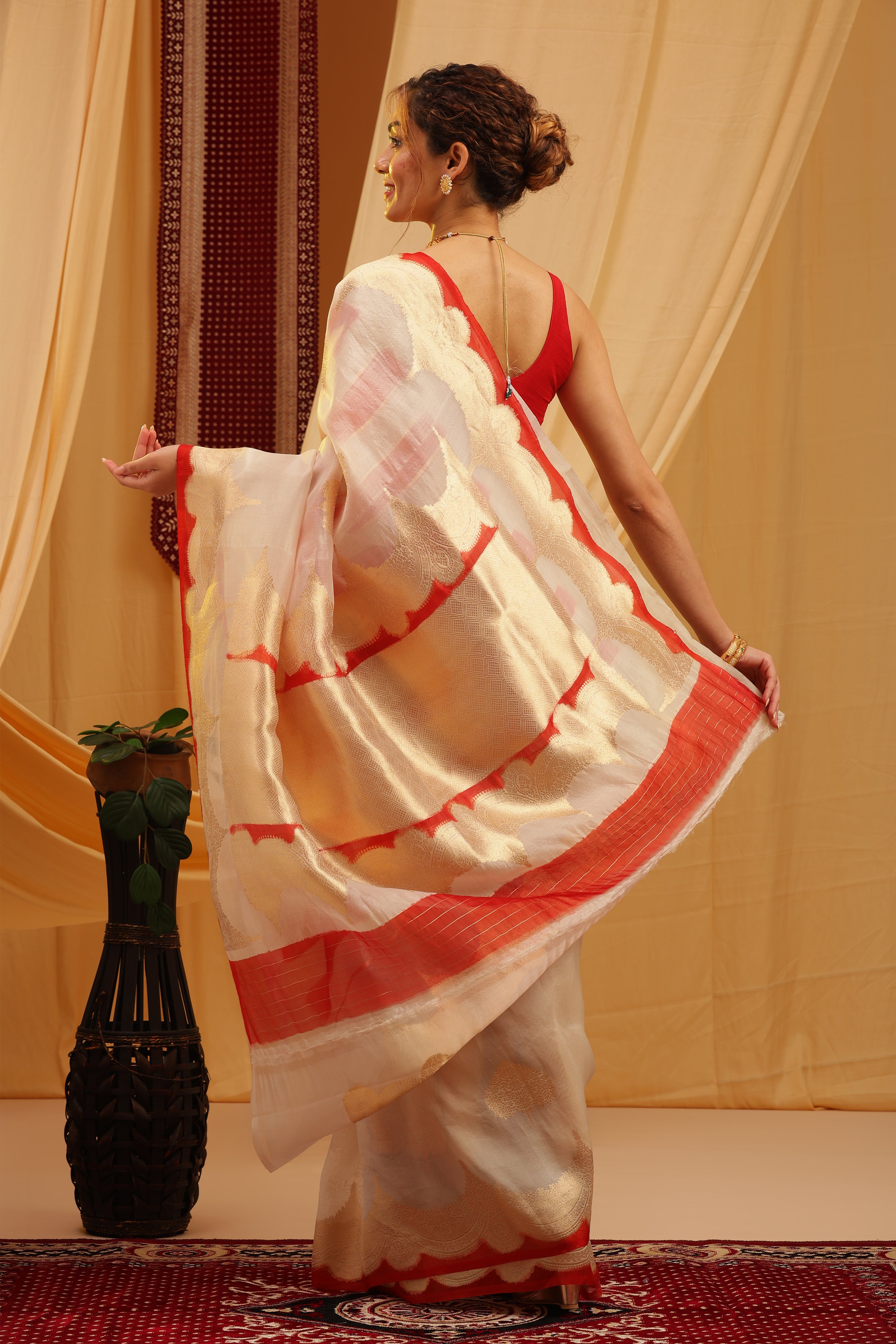 Pure silk banarasi organza kadhua Meena butti - Ivory Red & White