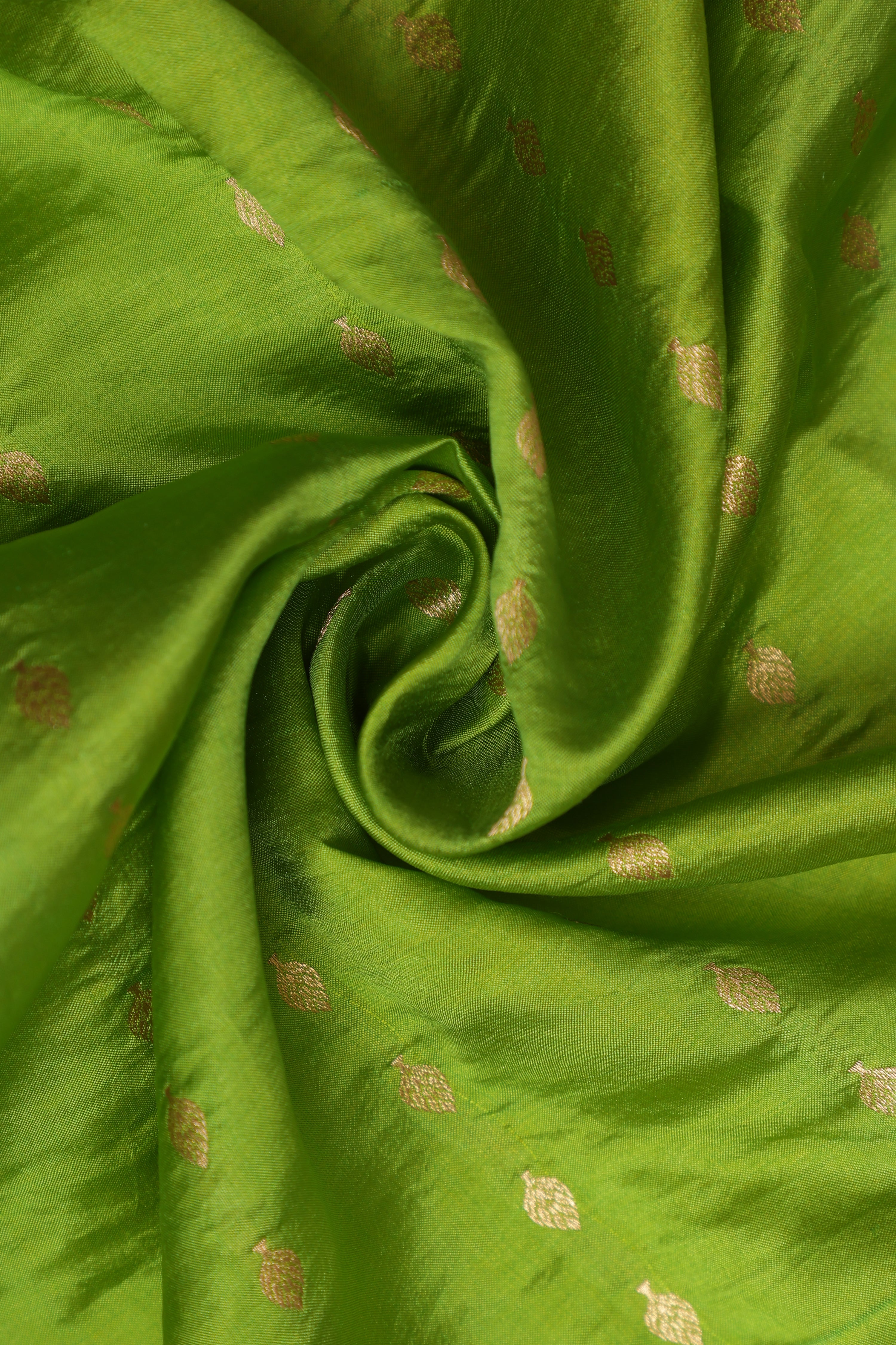 Pure Silk Katan Raw Mango Banarasi Saree - Parrot Green