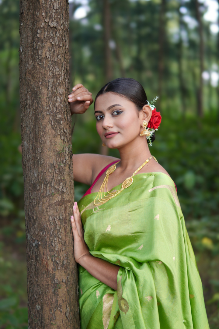 Pure Silk Katan Raw Mango Banarasi Saree - Parrot Green