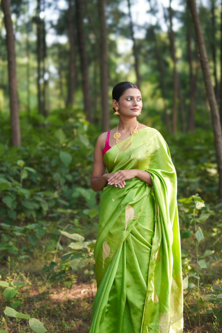 Pure Silk Katan Raw Mango Banarasi Saree - Parrot Green