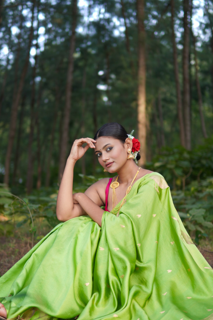 Pure Silk Katan Raw Mango Banarasi Saree - Parrot Green